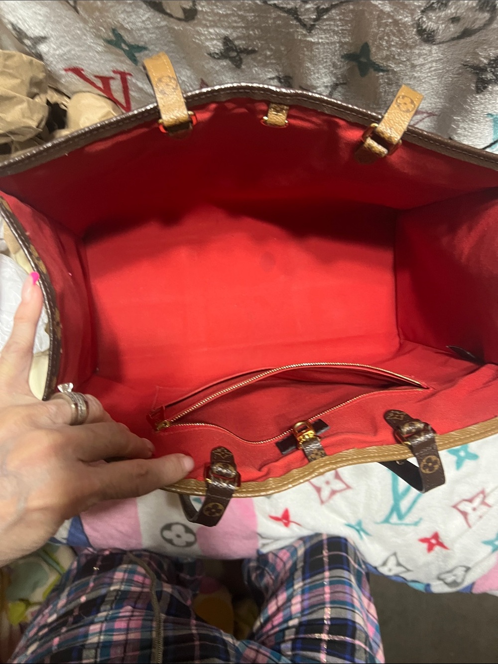 Louis Vuitton Brown reverse Monogram On The Go GM Tote with Pouch - Picture 8 of 11